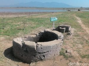 Permukaan Air Susut, Bekas Desa di Dasar Waduk Gajah Mungkur Muncul