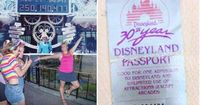 Tamia (kiri) sangat girang saat masuk Disneyland California dengan tiket gratisnya (Tamia Richardson)