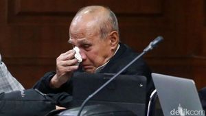 Tangisan Kivlan Zen di Sidang Kepemilikan Senjata Ilegal