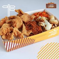 Puas Makan Nasi Kulit Ayam Goreng Renyah Gurih di Sini