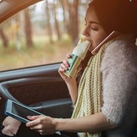 Ini 10 Kebiasaan Buruk Saat 'Drive Thru' yang Perlu Dihindari