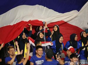 Pendukung Cantik Thailand Rayakan Kemenangan