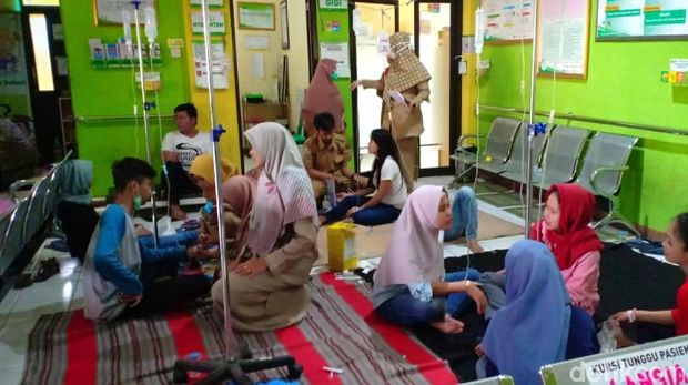 Seratusan Karyawan Pabrik Boneka di Sukabumi Keracunan Makanan