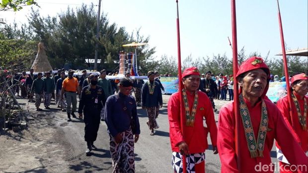 Puro Pakualaman Gelar Upacara Hajad Dalem Labuhan di Pantai Glagah