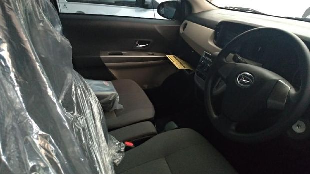 Jalan-jalan di Bandung, Enaknya Naik Mobil Matic atau Manual Ya?