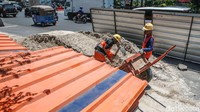 Proyek penguatan fungsi jalur pedestrian tersebut bersamaan dengan proyek serupa di jalan Cikini Raya.