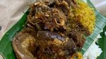 Mantul! Pagi Ini Makan Nasi Krawu yang Komplet Lauknya
