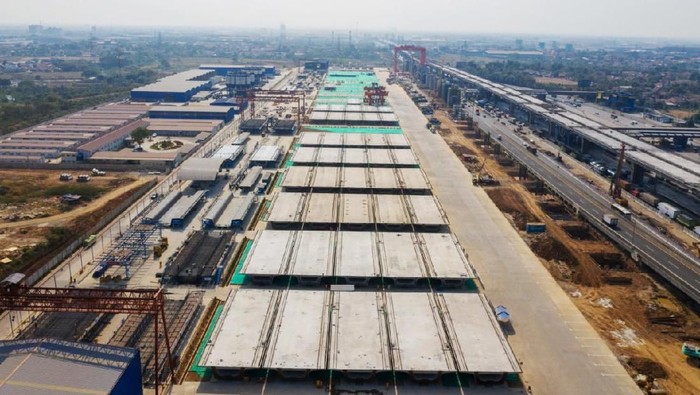 Proyek kereta cepat Jakarta-Bandung ditargetkan rampung pada 2021. Saat ini progres konstruksi sudah mencapai lebih dari 27%. Intip penampakan terkininya!