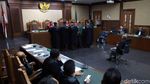 Kivlan Zen Gunakan Kursi Roda di Sidang Perdana Kasus Senpi Ilegal