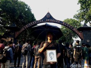 Aksi Mahasiswa UNS Peringati Kematian Munir: Jokowi Tak Serius