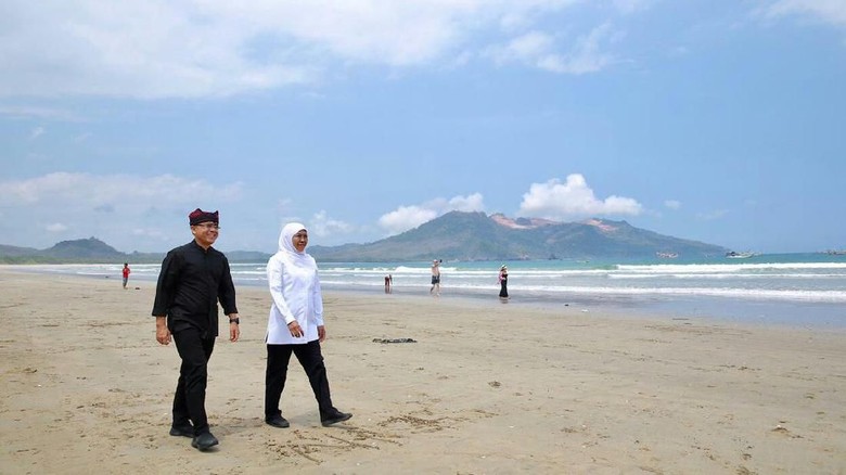 Menengok Pantai Mustika Banyuwangi