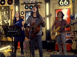Begini Respons Orang Tua Mawang Disodori Lagu Kasih Sayang Absurd