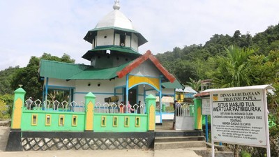 Foto: Masjid yang Dibangun 3 Agama di Papua