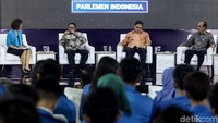 Sejumlah tokoh seperti Ketua Umum Partai Golkar Airlangga Hartarto, Ketua Umum Partai Hanura yang juga Ketua Umum DPD RI Oesman Sapta Odang (OSO), dan Ketua Dewan Pertimbangan Partai NasDem Siswono Yudo Husodo, menghadiri Dialog Refleksi Akhir Masa Jabatan Parlemen Periode 2014-2019 di kompleks Parlemen, Senayan, Jakarta, Selasa (10/9/2019).