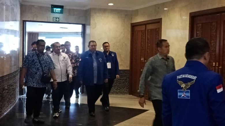 Datang ke Pembekalan Caleg Terpilih Demokrat, SBY Beri Arahan Tertutup Datang ke Pembekalan Caleg Terpilih Demokrat, SBY Beri Arahan Tertutup