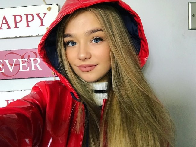 Selain itu, tentu Connie kerap mengunggah videonya ketika bernyanyi. Foto: Instagram @officialconnietalbot
