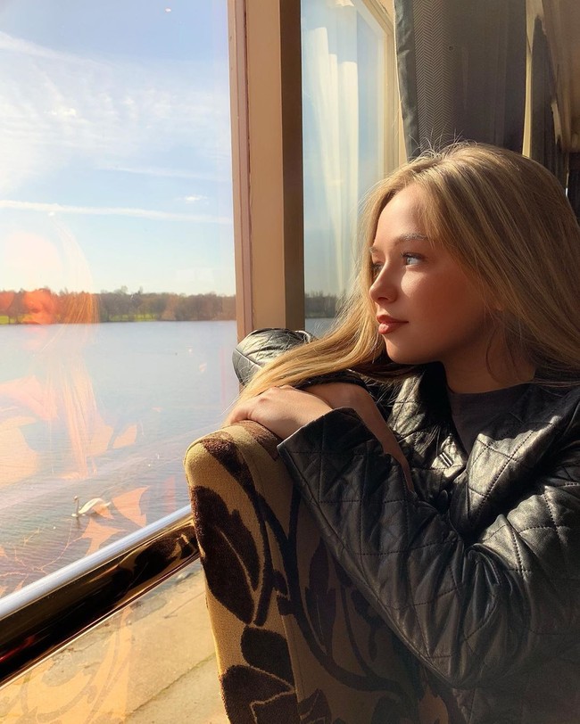 Berkompetisi kembali di ajang pencarian bakat, ia mengakui memang sesuatu yang berisiko. Aku masih belum percaya aku berhasil masuk ke final ketika itu. Aku tidak kesal ketika aku tidak memenangkannya, aku sangat senang bisa di sana. Ini memang sebuah risiko untuk kembali tampil di depan juri tapi memenangkan Britains Got Talent: The Champions akan menjadi akhir yang sempurna, tuturnya. Foto: Instagram @officialconnietalbot