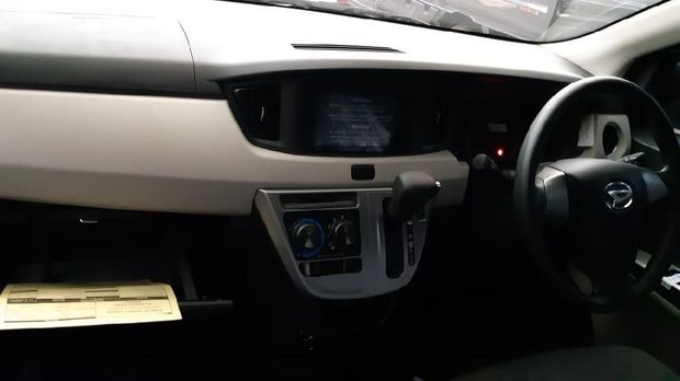 Jalan-jalan di Bandung, Enaknya Naik Mobil Matic atau Manual Ya?