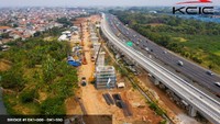 Sejumlah pier atau tiang beton tampak telah terbangun di beberapa ruas pinggir tol. Istimewa/KCIC.