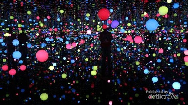 Infinity Mirrored Room di Museum MACAN