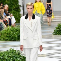 Tory burch menampilkan koleksi terbarunya di NYFW Spring 2020 yang terinspirasi dari gaya Putri Diana pada tahun 80-an. Fashion show Tory Burch digelar di Museum Brooklyn, New York, 8 September 2019. [Photo by Slaven Vlasic/Getty Images]