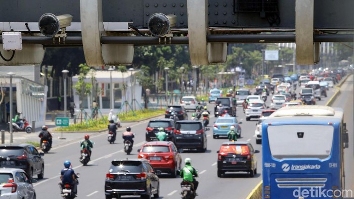 Polda Metro Jaya dan PT Transportasi Jakarta teken MoU soal tilang elektronik di busway. Penerapannya pun ditargetkan akan dimulai pada Oktober 2019 mendatang.