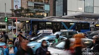 Menurut Anies, ketika warga menggunakan transportasi umum, maka tercapai pula tujuan DKI untuk menekan angka emisi kendaraan yang menyebabkan polusi. Ia berharap ke depannya lebih banyak lagi warga yang menggunakan kendaraan umum untuk udara yang lebih baik.