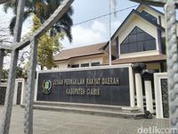 Fenomena Anggota DPRD Gadaikan SK ke Bank, Gejala Apa Ini?
