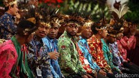 Para tokoh Papua dan Papua Barat ini mewakili berbagai elemen masyarakat, yaitu tokoh adat, gereja, organisasi, akademisi, mahasiswa, wanita, dan pemuda.