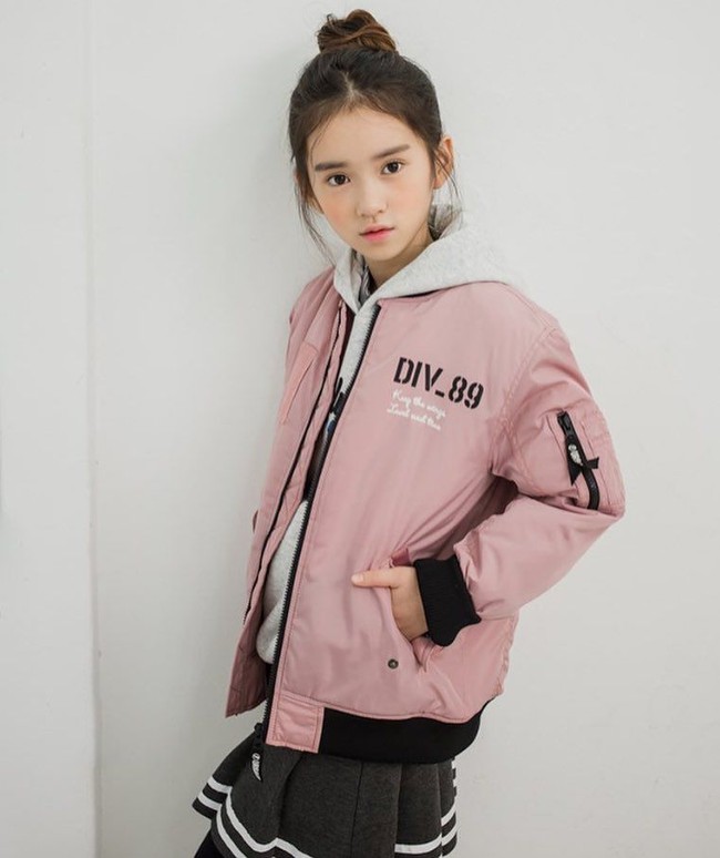 Model yang juga dikenal sebagai Olivia Jeung ini lahir pada 2007. Foto: Instagram