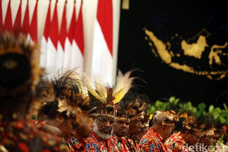 Tokoh Papua Bicara ke Jokowi soal Persaingan Penduduk dan Lingkungan Tokoh Papua Bicara ke Jokowi soal Persaingan Penduduk dan Lingkungan