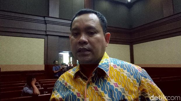 pengacara  Kivlan Zen, Tonin Tachta 
