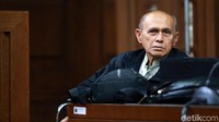 Purnawirawan TNI itu disebut menerima aliran dana dari Habil Marati untuk digunakan membeli senjata api.