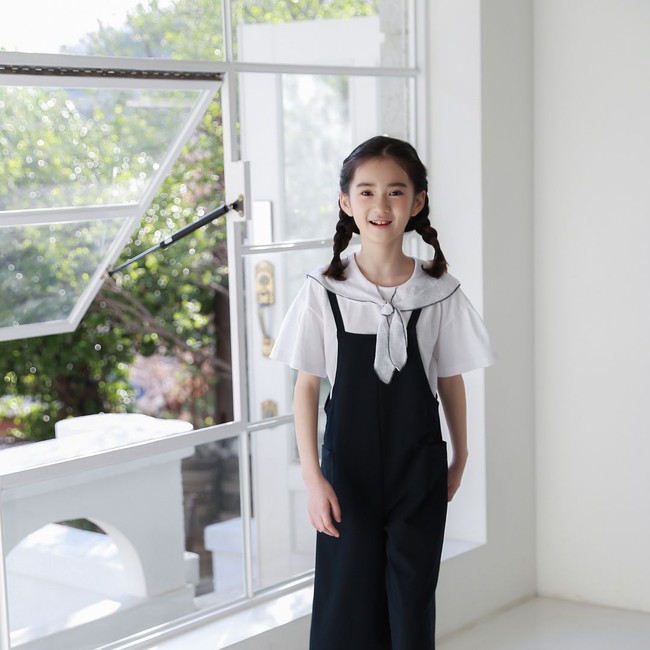 Olivia yang populer di Instagram dengan jumlah pengikut 68 ribu lebih ini kerap berbagi foto saat dirinya melakukan pemotretan. Foto: Instagram