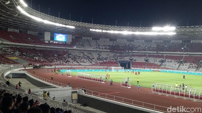 Stadion GBK yang Tak Bertuan Malam Tadi
