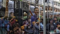 Angka 892.000 penumpang/hari, merupakan angka penumpang tertinggi sejak Transjakarta beroperasi. Transjakarta sebelumnya sempat menorehkan rekor hingga 851.902 orang/hari pada saat sosialisasi penerapan ganjil genap pada Senin (26/8/2019).