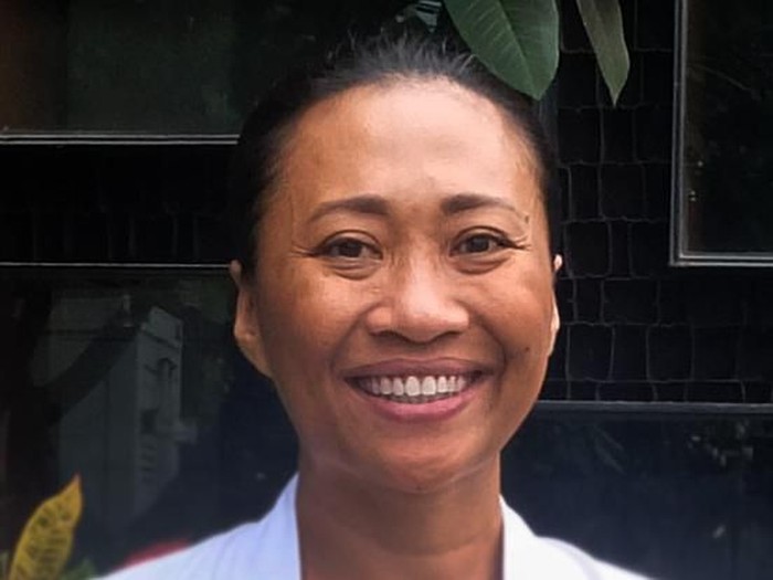Ni Luh Djelantik Politisi dan desainer asal Bali.