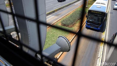 Hati-hati! Nekat Terobos Busway, Tilang Elektronik Menanti Anda