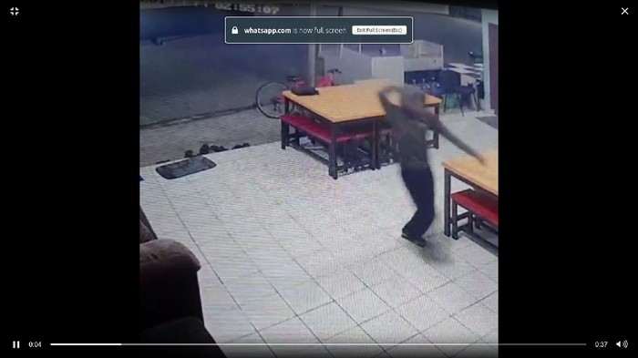 Viral! Perampok Bercelurit Satroni Rumah Makan Gratis untuk Duafa di Bogor