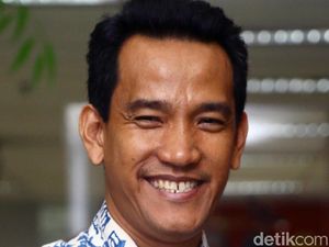 Dilempar Botol saat Diskusi di Sleman, Refly Harun: Salah Saya Apa?