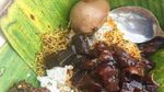 Mantul! Pagi Ini Makan Nasi Krawu yang Komplet Lauknya
