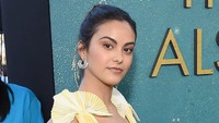 Camila pun membuat tato di bagian perutnya untuk membuatnya terus maju dan tak larut dalam kejadian tersebut. Dok. Instagram/camimendes