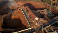 Sekolah Dasar tersebut berdiri di tengah-tengah proyek tol Cileunyi-Sumedang-Dawuan (Cisumdawu). Antara Foto/Raisan Al Farisi.