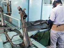 Penampakan Rangka eSAF pada Motor Honda saat Diproduksi