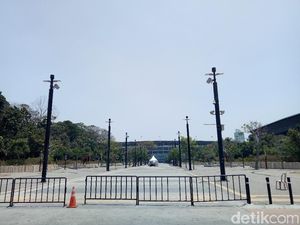 Pratikno Buka Suara soal Sejumlah Mercy S-Class Berjejer di Parkir Timur GBK