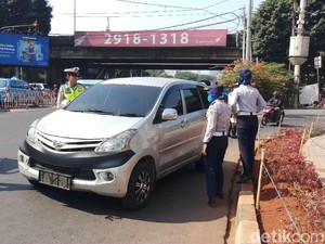 Polisi: Hari Kedua Ganjil Genap di Jl RS Fatmawati, Pelanggaran Turun