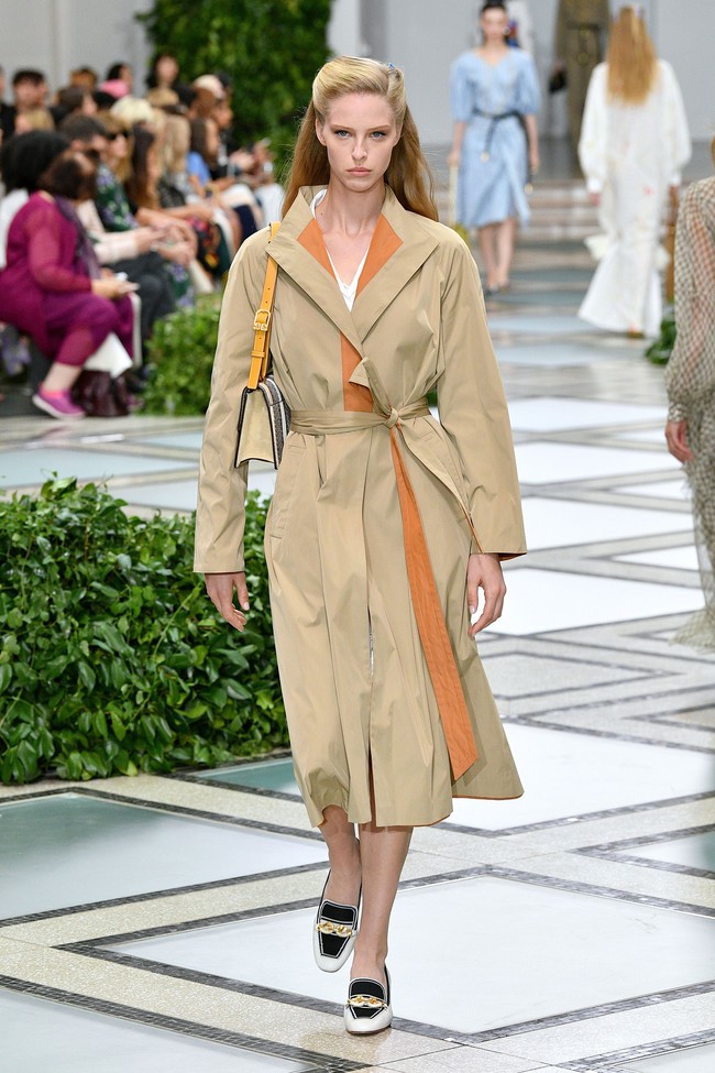 Tory burch menampilkan koleksi terbarunya di NYFW Spring 2020 yang terinspirasi dari gaya Putri Diana pada tahun 80-an. Fashion show Tory Burch digelar di Museum Brooklyn, New York, 8 September 2019. [Photo by Slaven Vlasic/Getty Images]