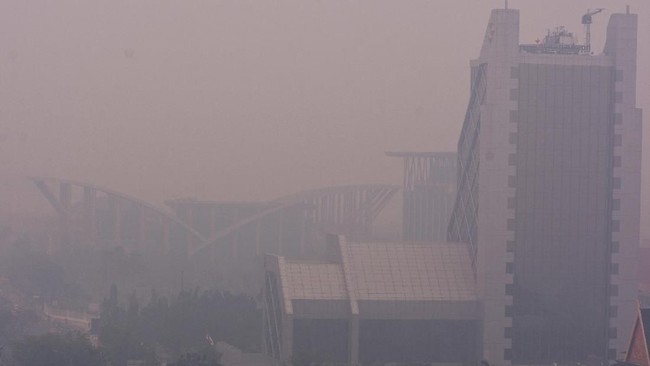 Curhat Pedagang Dikepung Pekatnya Kabut Asap