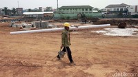 Kepala Bidang Tata Bangunan Dinas Perumahan dan Permukiman Kota Depok, Suwandi, mengatakan pembangunan tahap dua alun-alun itu telah mencapai 38,04 persen hingga awal September ini.
