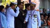 Upacara HUT TNI AL ke-74 itu pun diikuti oleh sejumlah undangan, diantaranya Gubernur DKI Jakarta Anies Baswedan serta Wakil Kepala Polri Komjen Ari Dono Sukmanto